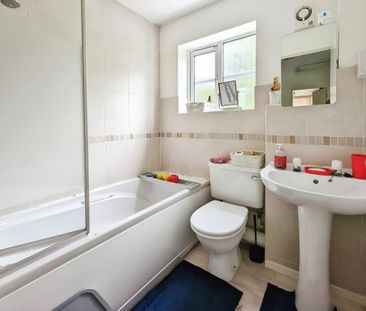 3 bedroom end of terrace house to rent - Photo 1