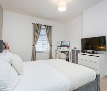 Oxford Street, Leigh, WN7 - Photo 4