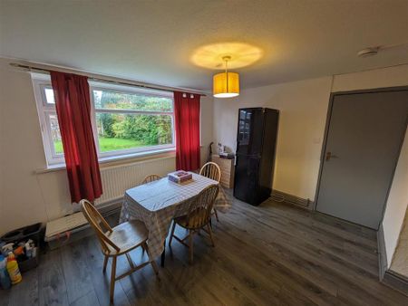 3 bedroom private hall to rent - Photo 3