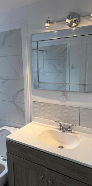 51/2 a Boisbriand dispo 1Décembre 2025 les inclus : internet 2 stationnements, Loker, Thermopompe - Photo 1