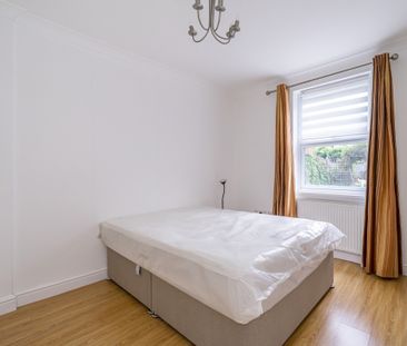 3 bedroom flat to rent - Photo 3