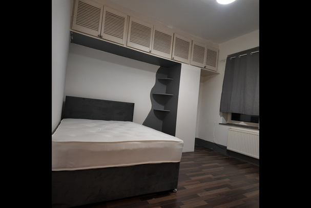 1 bedroom in a house share to rent - Photo 1