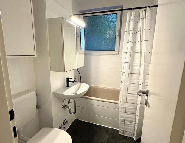 Frisch modernisierte 3-Zi-Wohnung mit Balkon in Huchting - Photo 1