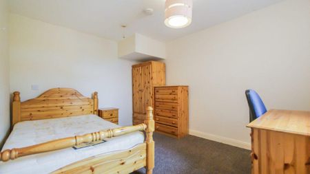 7 bedroom end of terrace house to rent - Photo 4