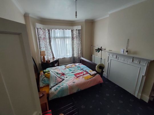 Room in a Shared House, Sedgeford Road, W12 - Photo 1