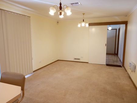 THREE BEDROOM FAMILY HOME - Photo 2