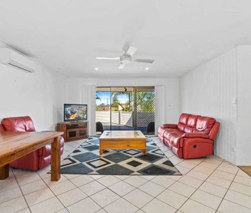 Central Benowa townhouse – ideal location & space! - Photo 5