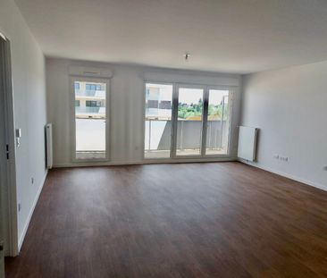 Location Appartement 3 pièces 67m² MOISSY CRAMAYEL 77550 - Photo 2