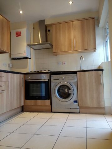 2 Bed Flat, Kenton Lane, HA3 - Photo 3