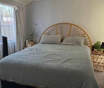 Charming 2-Bedroom - Photo 3