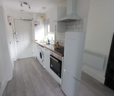 Studio Flat, St. Michael's Terrace, N22 - Photo 4