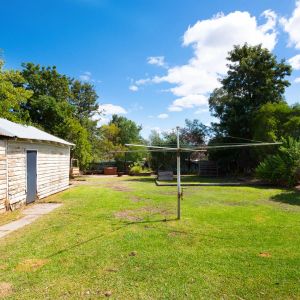 PERFECTLY LOCATED AND NEWLY RENOVATED 4 BEDROOM FAMILY HOME - Photo 3