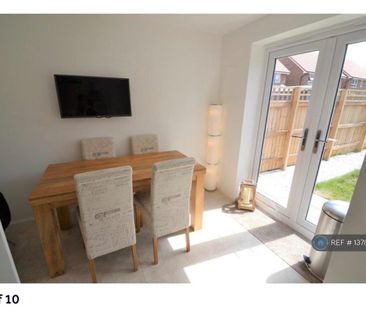 3 bedroom semi-detached house to rent - Photo 2