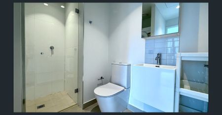 Unfurnished. Bright and Modern Two Bedroom Apartment - Photo 5