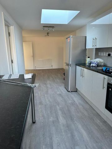 2 bedroom maisonette to rent - Photo 2