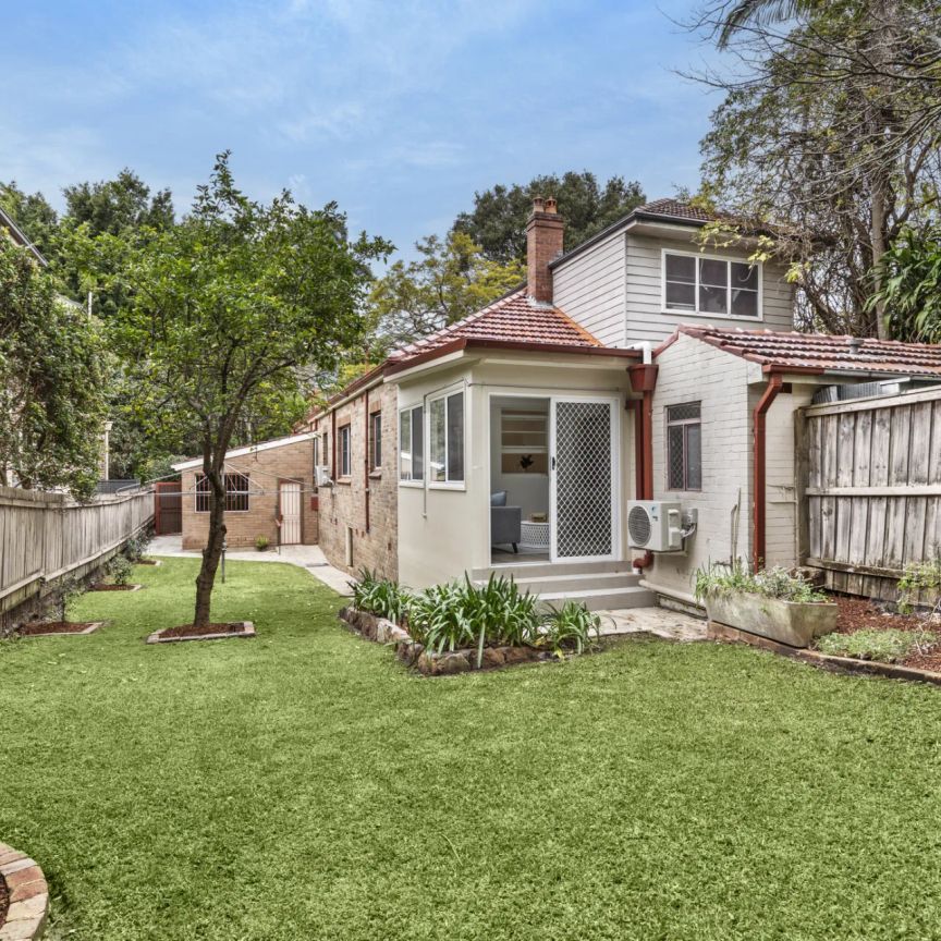 Spacious 3-Bedroom Family Home in Ultra-Convenient Location - Photo 1