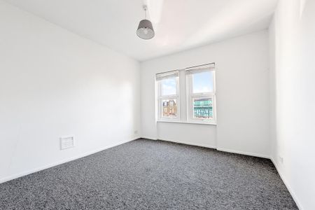 3 bedroom flat to rent - Photo 2