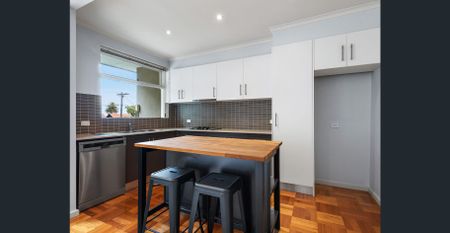 Well Positioned Two Bedroom Apartment! - Photo 2