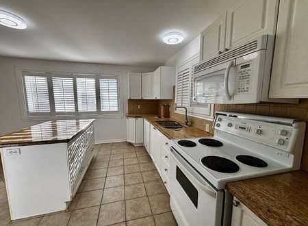 225 Cobourg Street, Sandy Hill, Ottawa, ON - Photo 2