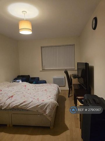 2 bedroom flat to rent - Photo 5