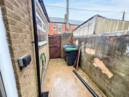 2 bedroom terraced house to rent - Photo 4