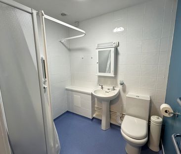 Deers Farm Close, Woking, Surrey, GU23 - Photo 1