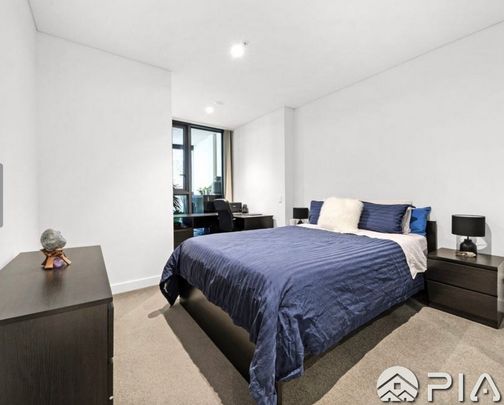 Furnished North-facing Luxury 1 Bedroom + Study Apartment - Photo 1