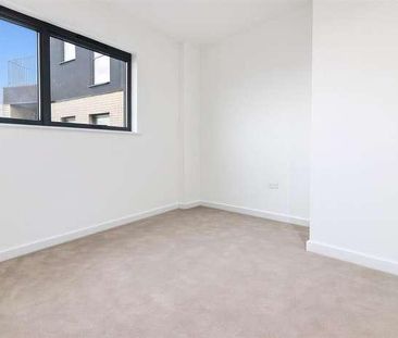 Maybank Road, London, E18 - Photo 1