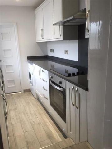 1 bedroom Flat To Let - Photo 3