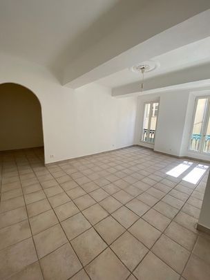 Location Appartement 2 pièces 45m² HYERES 83400 - Photo 1