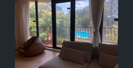 Beautifully renovated three bedroom apartment in great inner city location - Photo 4