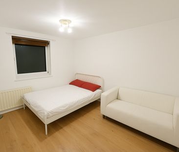 Room in a Shared Flat, Dacre Park, SE13 - Photo 1