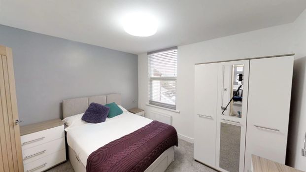 Double En-suite- Great Location - Photo 1