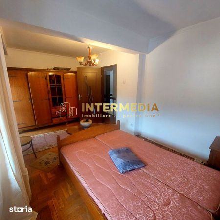 Apartament 3 camere decomandat Cetate 2 bai utilat si mobilat complet - Fotografie 4