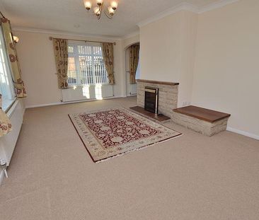 3 bedroom detached bungalow to rent - Photo 2