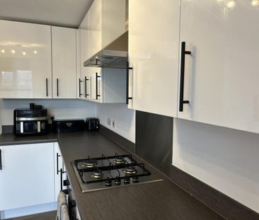 4 bedroom semi-detached house to rent - Photo 1