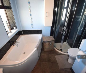 2 bedroom flat to rent - Photo 6