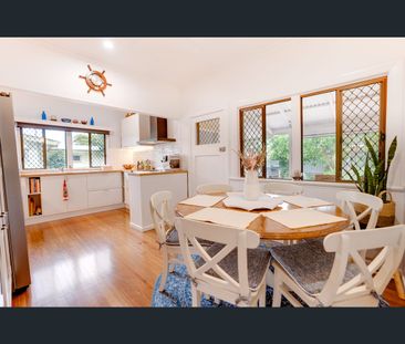 5 Edward Street, Labrador, Qld 4215 - Photo 4