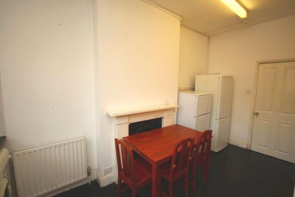 6 bedroom maisonette to rent - Photo 1
