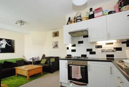 2 Bed Maisonette, Radbourne Avenue, W5 - Photo 2