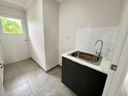 BRAND NEW EXECUTIVE HOME - Photo 4