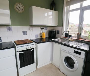 2 bedroom semi-detached house to rent - Photo 6