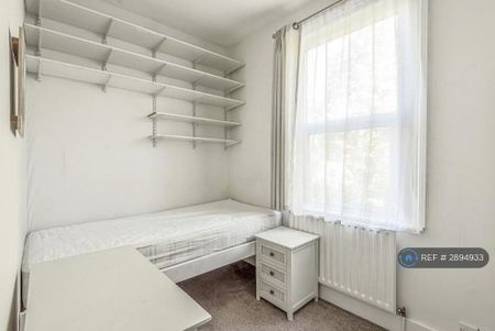 4 bedroom semi-detached house to rent - Photo 2