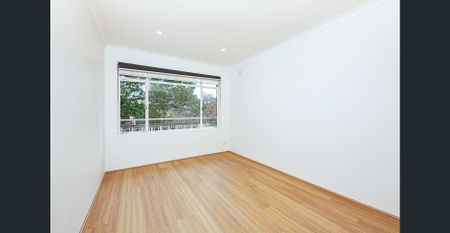 Newly Renovated 2-Bedroom + Study Apartment in Prime Location - Photo 2