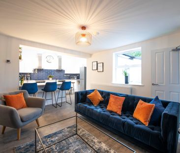 Mordern En-suite near amazon & key employers - Photo 4