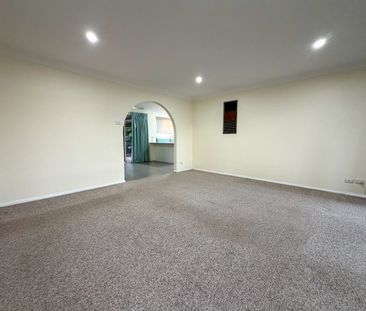 Stylish & Spacious Townhouse Living in Prime South Penrith Location - Photo 2