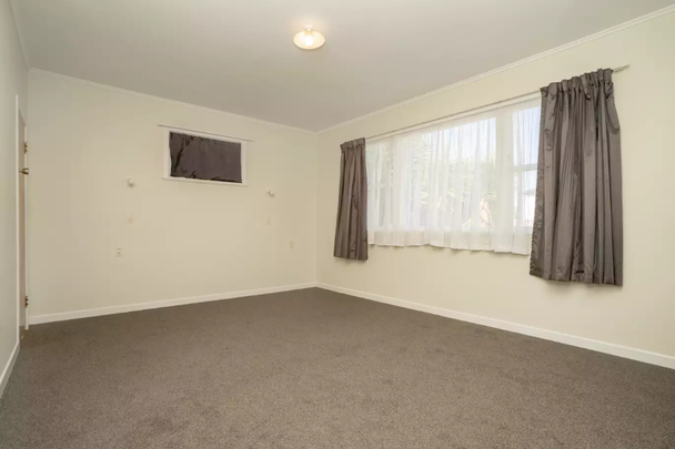 Very tidy, spacious, three bedroom home in a very quiet area of Frankton. - Photo 1