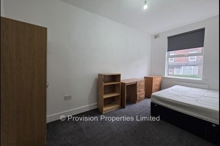 6 Bedroom Student Properties Leeds - Photo 4