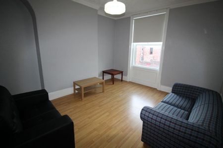 4 bedroom flat to rent - Photo 2
