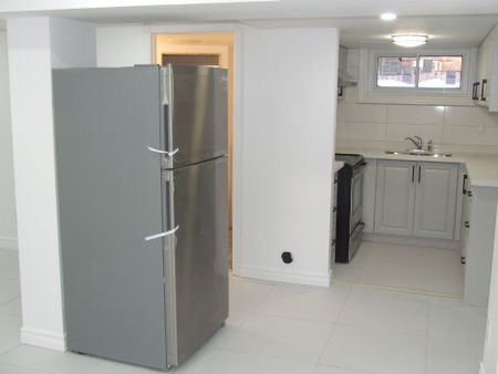 For Lease - 377 East Avenue Unit# Basement, Toronto, Ontario - Photo 5